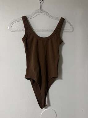Lizette Collection Brown Ribbed Scoop Neck Tank Bodysuit Size M